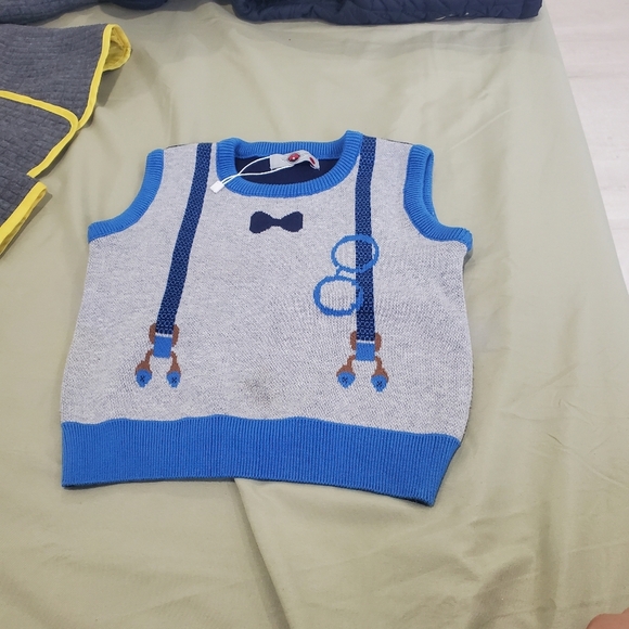 Stylish and Cozy 2T-3T Toddler Boys' Clothing Bundle Perfect for Fall and Winter - Picture 6 of 12